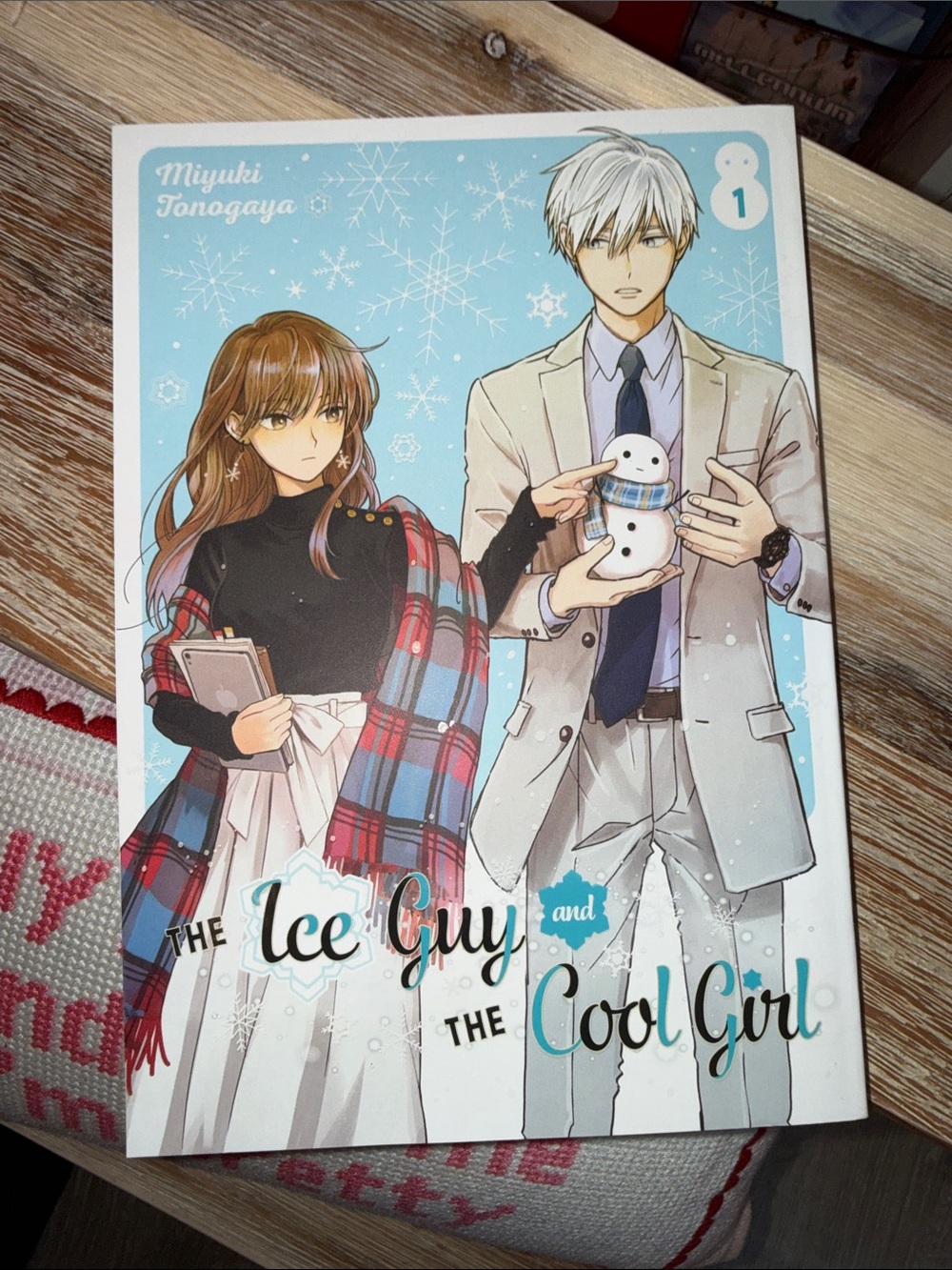 The Ice Guy and The Cool Girl Vol.1 Manga - Blue & White Cover